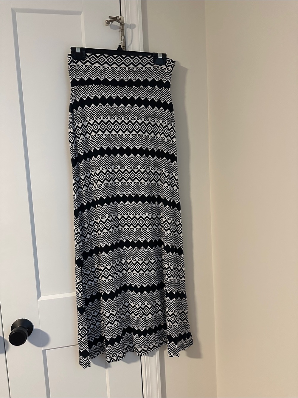 Charlotte Russe Black & White Aztec Print Maxi Skirt